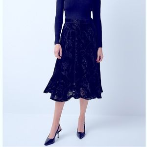 90’s CHIC Grunge MIDI Skirt By Notations, Velvety Floral Design Ruffled Length